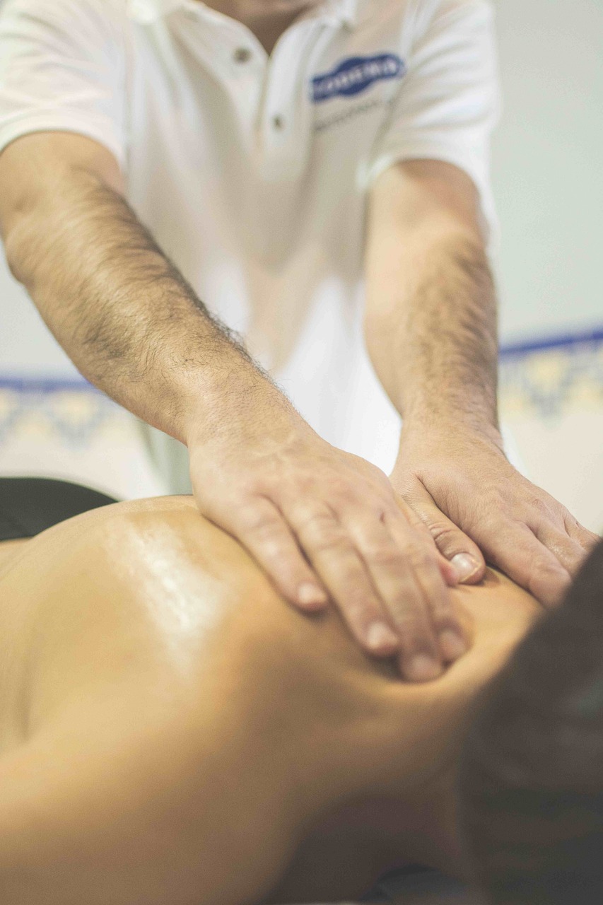 Read more about the article Fizjoterapia i osteopatia w leczeniu bólu pleców. Jak fizjoterapia i osteopatia pomaga w bólu pleców?